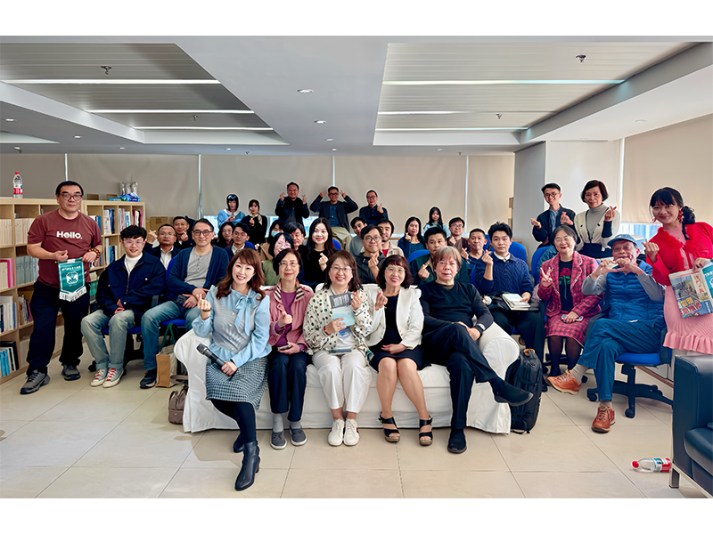 诗人秀实在澳分享新书 多地诗人共聚笔会