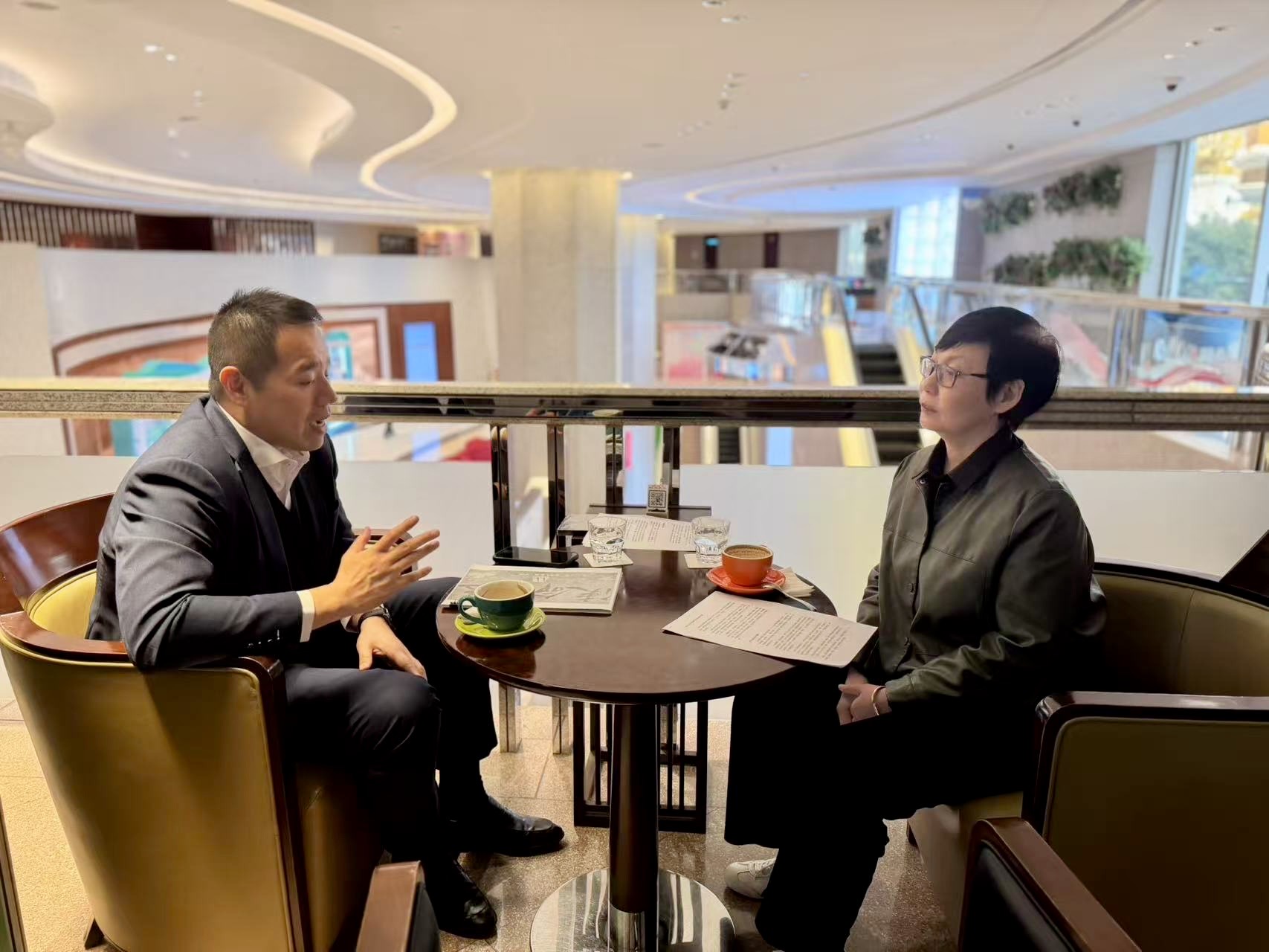 議員顏奕恆與廖子馨會面